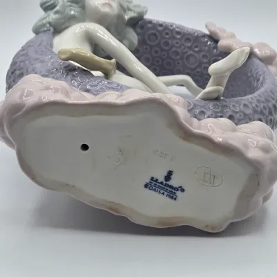 LOT 17L: Retired Vintage Lladró Porcelain Figurine Titled "Full Moon"