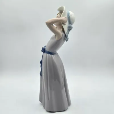 LOT 39L: Retired Lladró Porcelain Figurine Titled "Coy"