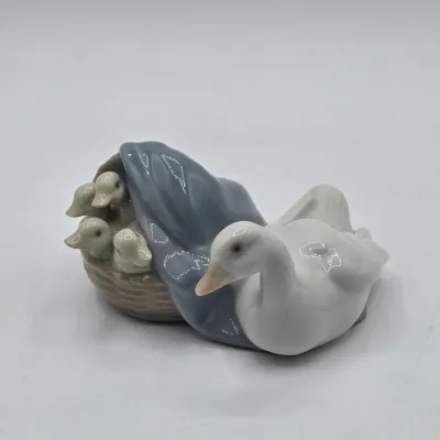 LOT 25L: Vintage Lladró Ducklings Porcelain Figurine/ Approximately 3.5"×3.5"