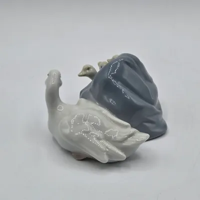 LOT 25L: Vintage Lladró Ducklings Porcelain Figurine/ Approximately 3.5"×3.5"