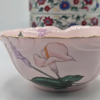 LOT 43L: Vintage Toyo Japan Pink Calla Lily Ceramic Bowl, AYNSLEY England Pembroke Flower Bird Pattern Bud Vase, and Vintage Japanese...