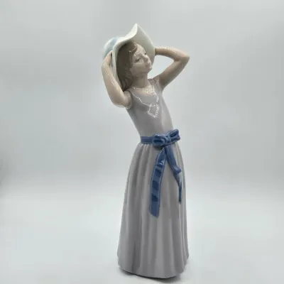 LOT 39L: Retired Lladró Porcelain Figurine Titled "Coy"