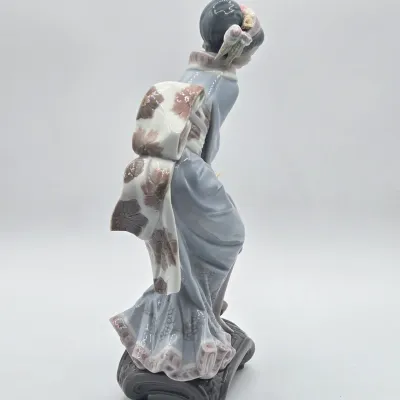 LOT 12L: Retired Lladró "Mayumi" Porcelain Figurine