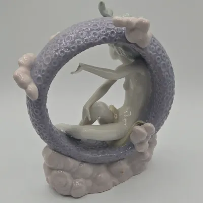 LOT 17L: Retired Vintage Lladró Porcelain Figurine Titled "Full Moon"