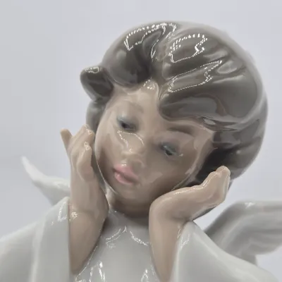 LOT 19L: Lladro Mime Angel Figurine