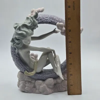 LOT 17L: Retired Vintage Lladró Porcelain Figurine Titled "Full Moon"