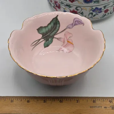 LOT 43L: Vintage Toyo Japan Pink Calla Lily Ceramic Bowl, AYNSLEY England Pembroke Flower Bird Pattern Bud Vase, and Vintage Japanese...