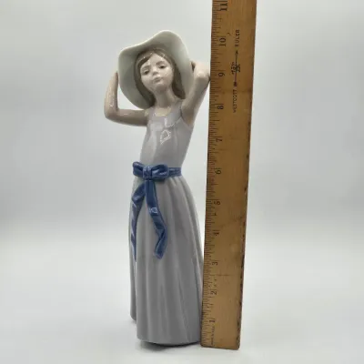 LOT 39L: Retired Lladró Porcelain Figurine Titled "Coy"
