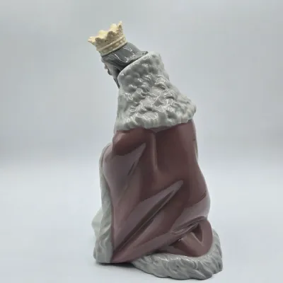 LOT 33L: King Gaspar Nativity Porcelain Figurine by Lladró