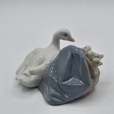 LOT 25L: Vintage Lladró Ducklings Porcelain Figurine/ Approximately 3.5"×3.5"