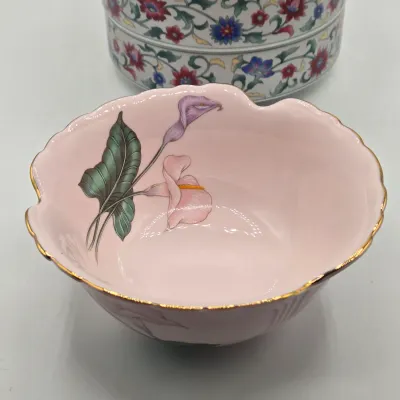 LOT 43L: Vintage Toyo Japan Pink Calla Lily Ceramic Bowl, AYNSLEY England Pembroke Flower Bird Pattern Bud Vase, and Vintage Japanese...