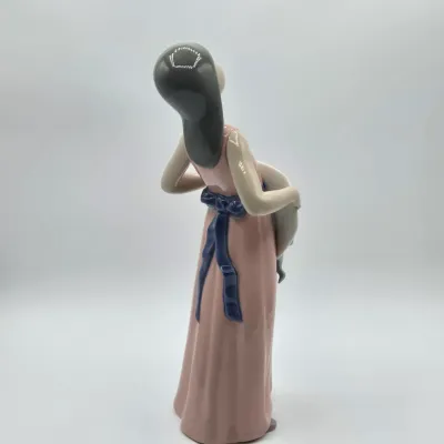 LOT 38L: Retired Lladró "The Dreamer" Porcelain Figurine
