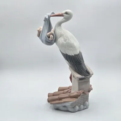 LOT 31L: Retired Porcelain Figurine Lladró "New Arrival"