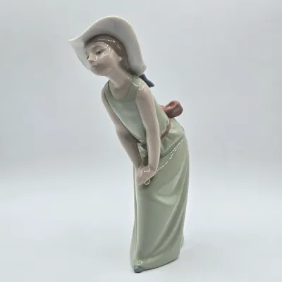 LOT 40L: Retired Lladró "Curious Girl with Straw Hat" Porcelain Figurine