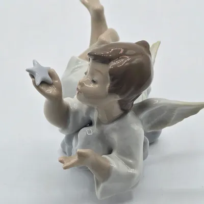 LOT 27L: Retired Lladró "Making a Wish" Angel Porcelain Figurine