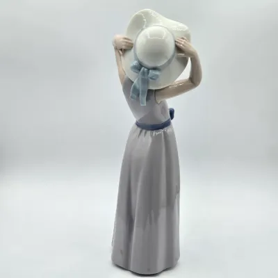LOT 39L: Retired Lladró Porcelain Figurine Titled "Coy"