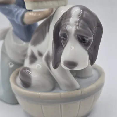 LOT 23L: Retired Lladró Bashful Bather Porcelain Figurine