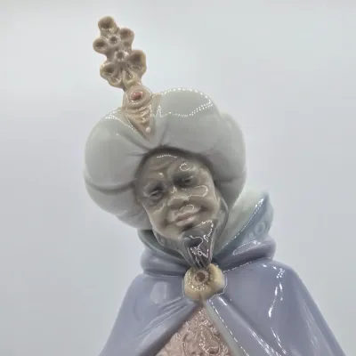 LOT 34L: Lladró King Balthasar Nativity Porcelain Figurine