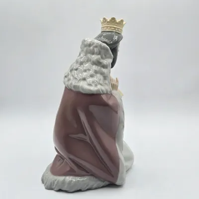 LOT 33L: King Gaspar Nativity Porcelain Figurine by Lladró