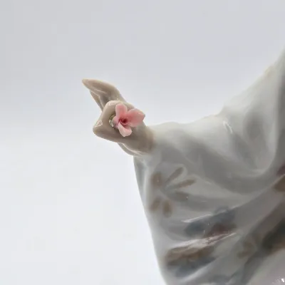 LOT 13L: Retired Lladró "Kiyoko" Geisha Figurine Sculpted by Salvador Debón and Produced in Spain