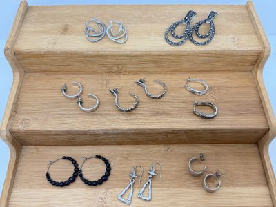 LOT 325: Costume Pierced Earring Lot