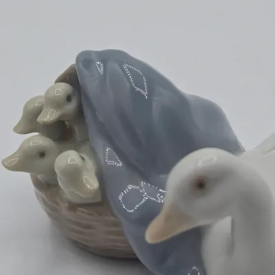 LOT 25L: Vintage Lladró Ducklings Porcelain Figurine/ Approximately 3.5"×3.5"