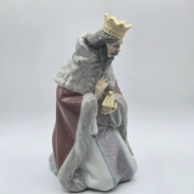 LOT 33L: King Gaspar Nativity Porcelain Figurine by Lladró