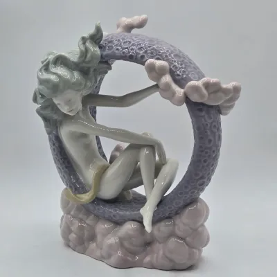 LOT 17L: Retired Vintage Lladró Porcelain Figurine Titled "Full Moon"