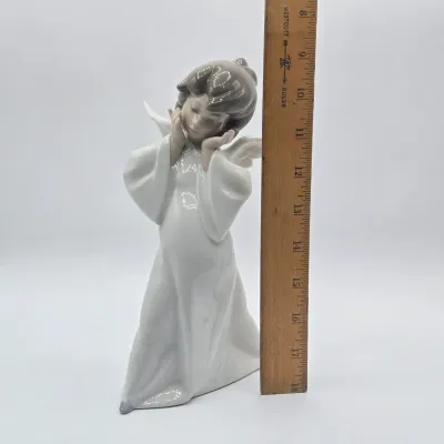LOT 19L: Lladro Mime Angel Figurine
