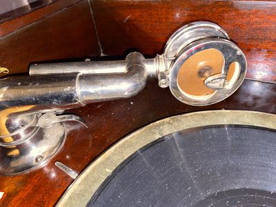 1903-1912 BRUNSWICK PHONOGRAPH WITH RECORDS