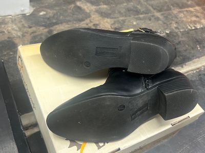 Sale Photo Thumbnail #1115: Size 7-1/2