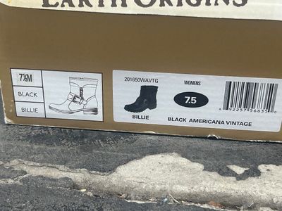 Sale Photo Thumbnail #1121: Size 7-1/2