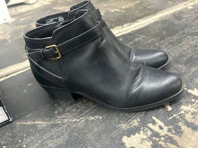 Sale Photo Thumbnail #1110: Size 7-1/2