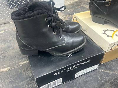 Sale Photo Thumbnail #1114: Size 7-1/2