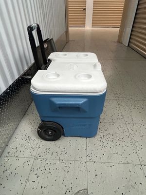 Sale Photo Thumbnail #115: Pull handle is broke in the center of cooler and grill could use a good cleaning