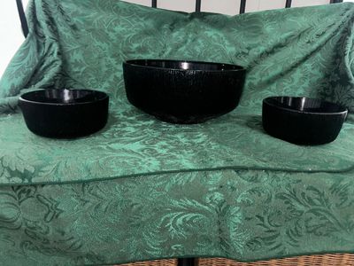 Sale Photo Thumbnail #640: VINTAGE INDIANA GLASS BLACK textured nesting bowl set. Features 1 large serving bowl and 2 matching smaller bowls. Textured bark-like exterior with smooth interior. Good condition with no visible chips or cracks.