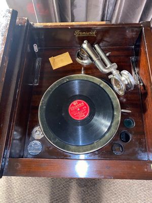 1903-1912 BRUNSWICK PHONOGRAPH WITH RECORDS