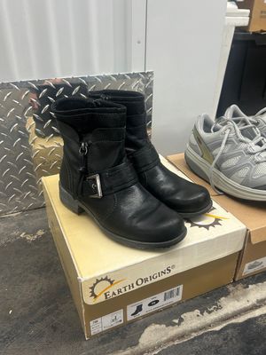 Sale Photo Thumbnail #1123: Size 7-1/2