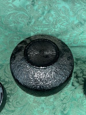 Sale Photo Thumbnail #638: VINTAGE INDIANA GLASS BLACK textured nesting bowl set. Features 1 large serving bowl and 2 matching smaller bowls. Textured bark-like exterior with smooth interior. Good condition with no visible chips or cracks.