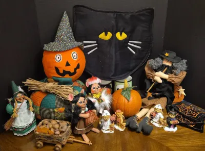 Halloween Mystery Lot | Witches, Pumpkins & Spooky Décor