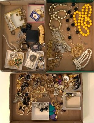 Sale Photo Thumbnail #83: Costume jewelry