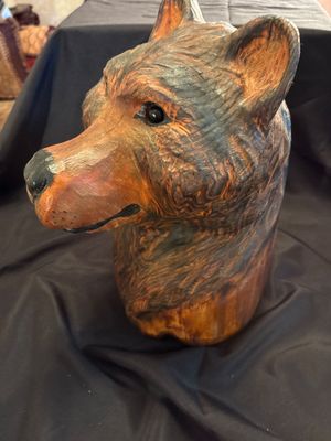 Sale Photo Thumbnail #17: Beautiful carved bear!