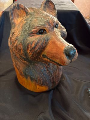 Sale Photo Thumbnail #15: Beautiful carved bear!
