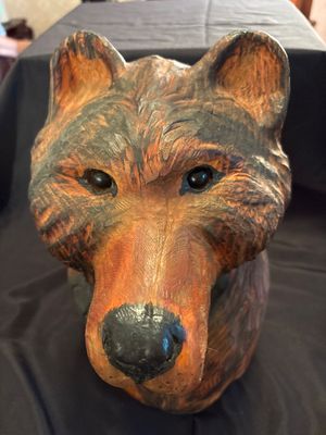 Sale Photo Thumbnail #27: Beautiful carved bear!