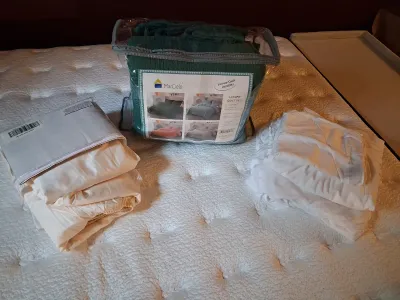 NEW MARCIELO QUEEN SIZE COMFORTER W/SHEETS