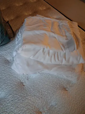 NEW MARCIELO QUEEN SIZE COMFORTER W/SHEETS