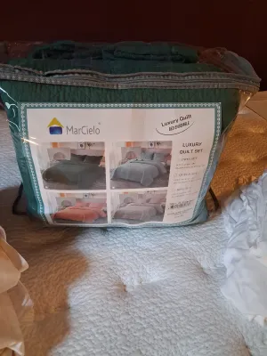 NEW MARCIELO QUEEN SIZE COMFORTER W/SHEETS