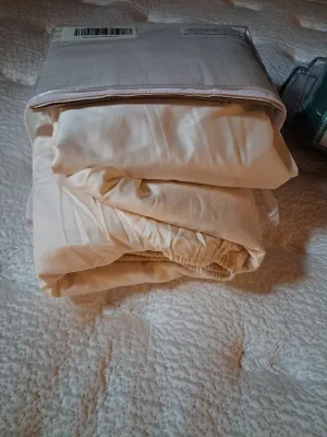 NEW MARCIELO QUEEN SIZE COMFORTER W/SHEETS