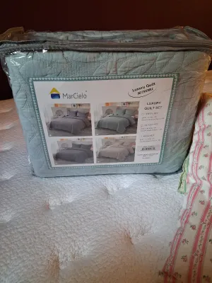 NEW QUEEN SIZE MARCIELO COMFORTER, 2 FEATHER PILLOWS