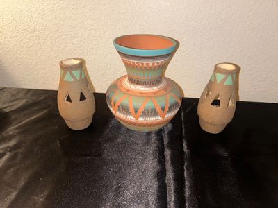 CENTER POTTERY PIECE BY NAVAJO ARTIST SHAWN WILLIAMS AND ACCOMPANYING CANDLE. HOLDERS